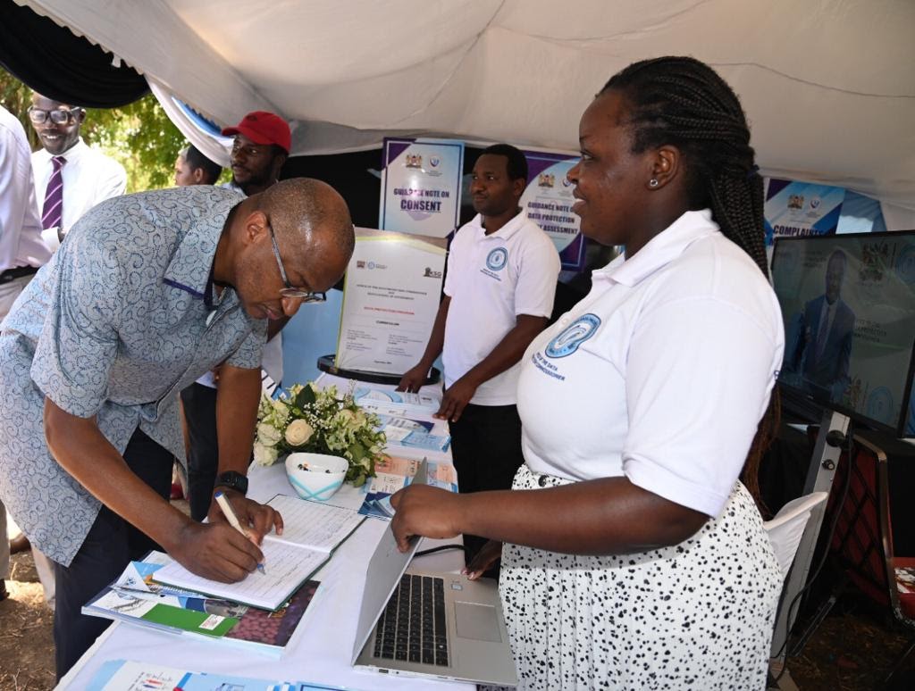 ODPC_KE's tweet photo. The ODPC led by the Data Commissioner participated in the World Consumer Rights Day to promote a culture of Data Protection and the importance of protection of personal data
#DataProtectionKE #WCRD2022 #CA4FairDigitalFinance @CA_Kenya @CBKKenya https://t.co/rA8ePouXKz