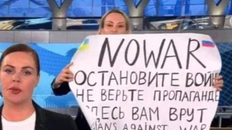 JC_Mignon77's tweet photo. DIRECT - Guerre en Ukraine : Marina Ovsiannikova condamnée à une amende et libérée  https://t.co/GY5sPDiRYn https://t.co/Nc0bdK29X4