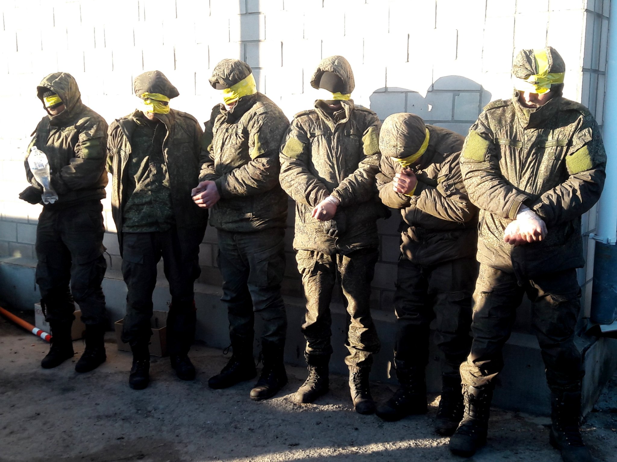 Захват пленных. Российский солдат. Русские солдаты на Украине. Захваченные в плен российские солдаты.