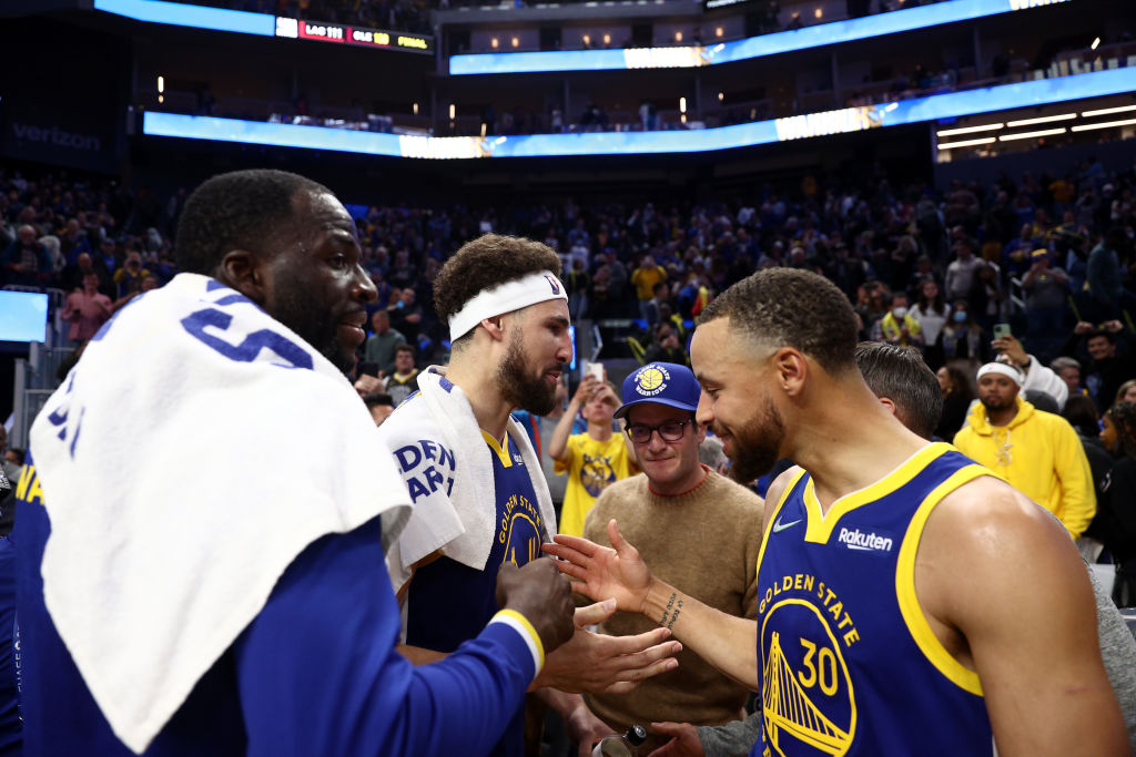 WarriorsLatam_'s tweet photo. Con el partido de anoche, Steph Curry, Klay Thompson y Draymond Green llegaron a 480 partidos juntos.

¿El dato importante? Ganaron 367 (!!!) Lo que marca un 76.5% de victorias.

En playoffs, hubo 16 series en la que los 3 jugaron todos los partidos. Ganaron las 16. https://t.co/C9svQ4ZajG