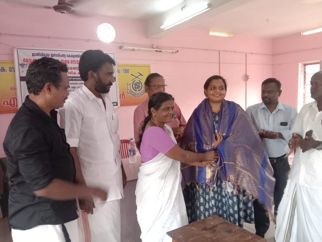 ദളിത് ആദിവാസി മേഖലയിലെ കുട്ടികളുടെയും, അന്യസംസ്ഥാന തൊഴിലാളി കുട്ടികളുടെ ഇടയിലും നടത്തിയ നൂതന വിദ്യാഭ്യാസ പ്രവർത്തനത്തിനുള്ള ദേശീയ പുരസ്കാരം നേടിയ ധന്യ പി വാസുവിന് ഓൾ ഇന്ത്യ കോൺഫെഡറേഷൻ ഓഫ് എസ് സി എസ് ടി ഓർഗനൈസേഷൻസ് ആദരിക്കുന്നു