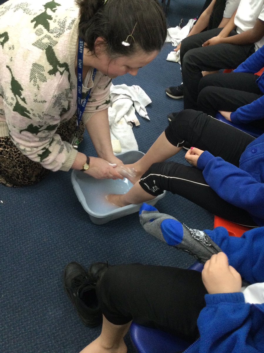 Y4StJamesNN5's tweet photo. Year 4 have been learning about how Jesus washed his disciples’ feet. Lots of us wanted to have our feet washed! https://t.co/239ISwBy0n