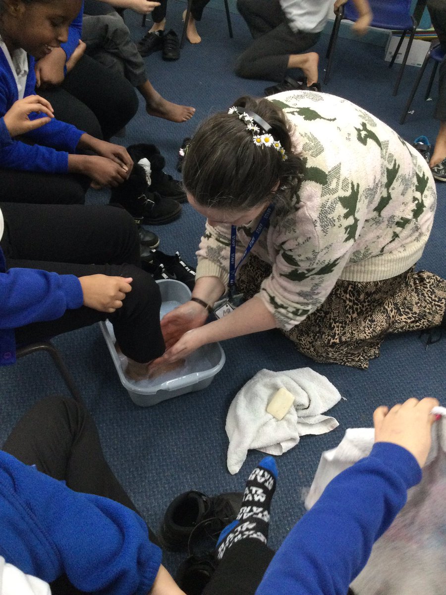 Y4StJamesNN5's tweet photo. Year 4 have been learning about how Jesus washed his disciples’ feet. Lots of us wanted to have our feet washed! https://t.co/239ISwBy0n
