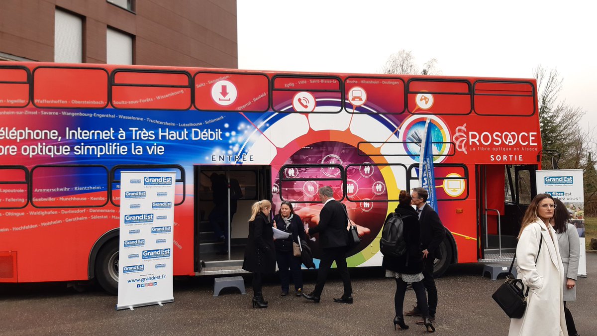 handgs's tweet photo. Célébration de la fin de construction du réseau #THD #Fibre en Alsace. Pour @JeanROTTNER l'État 🇫🇷 a été présent, l'🇪🇺 avec @EIB la @BdT_GrandEst est actionnaire avec @altitude_infra @groupe_NGE @Quaerocapital et 430.000 foyers et 700 communes desservis. Un véritable succès 👏 https://t.co/kVDI649aNG
