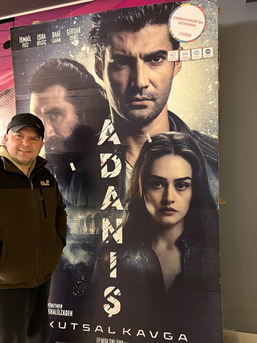 1-Dün akşam #adanışkutsalkavga filmine gittim. Filmde, Ahid Sandığı’nın yerini gösteren haritanın Fatih Sultan Mehmet Döneminden beri saklanan parçasını ele geçirmek isteyen Tapınakcılar ile koruyan Seyyidlerin mücadelesi işlenmiş. instagram.com/kutsalkavgafil…