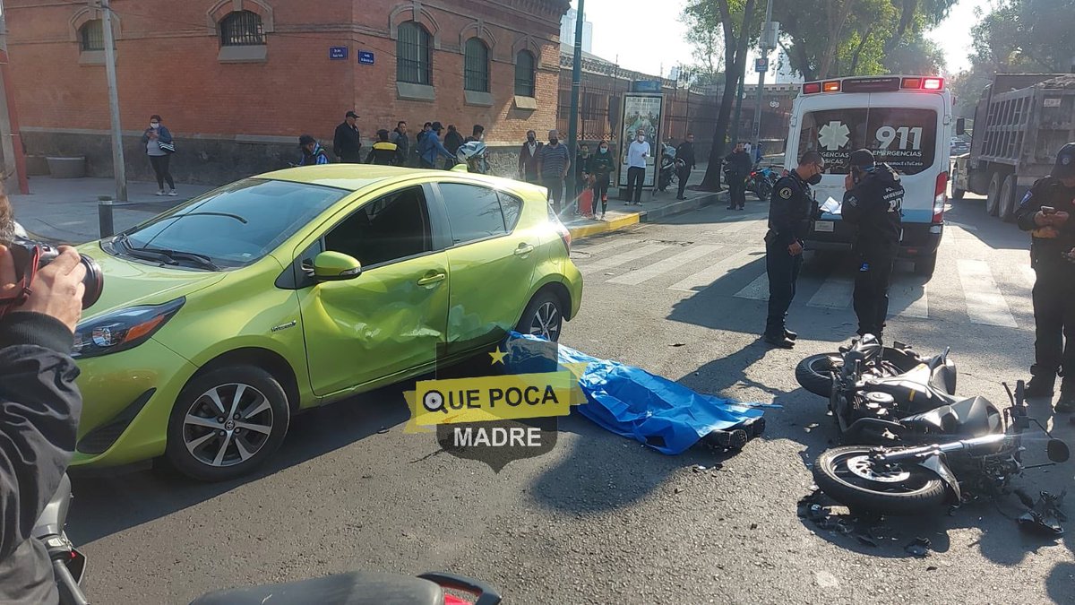 QuePocaMadre_Mx's tweet photo. MUERE MOTOCILCISTA 🏍🚨

Esta mañana un motociclista falleció y su acompañante resultó lesionado luego de chocar contra un automóvil, en Dr. Vertiz y Río de la Loza, en la colonia Doctores, en la Alcaldía #Cuauhtémoc de la #CDMX; el automovilista fue detenido. https://t.co/1tziKmVGUW