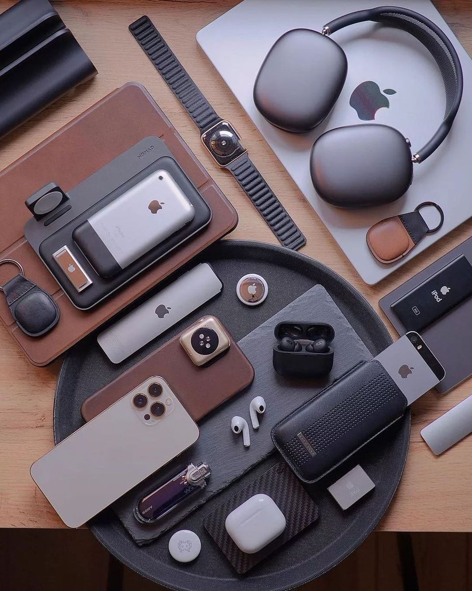 TechzRah's tweet photo. Apple product https://t.co/OXvEIo2cFc