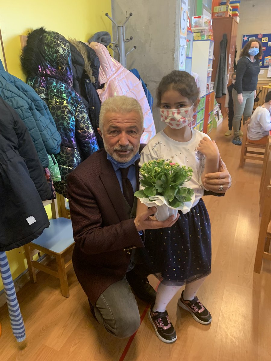 Okul öncesi eğitimde okullaşmanın arttırılması kapsamında bugün Üsküdar ilçemizi ziyaret ettik. Kaymakamımız Murat Sefa Demiryürek ve İlçe Müdürümüz Sinan Aydın ile yapılan çalışmaları değerlendirdik. <a href="/memleventyazici/">Levent Yazıcı</a> <a href="/izekier53/">İrfan Zeki ER</a> <a href="/istanbulilmem/">İstanbul İl Millî Eğitim Müdürlüğü</a> <a href="/DemiryurekSefa/">Murat Sefa Demiryürek</a> <a href="/sinan_umem/">Sinan Aydın</a>