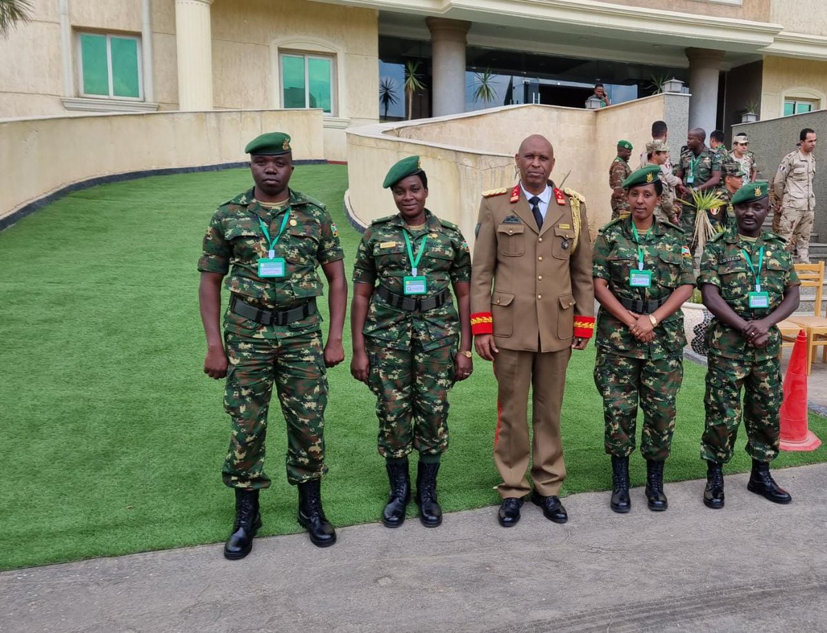 BurundiEgypt's tweet photo. Cérémonie de graduation du stage n°3 d'#observateur #militaire le 15/3. 40stagiaires représentant 15 pays africains. #FDNB représentée par 4 officiers don't 2 femmes et 2 hommes: prise en compte du genre au sein de la FDNB. Att. Milit  a été présent à la remise des #certificats. https://t.co/2E6JAA3Zut