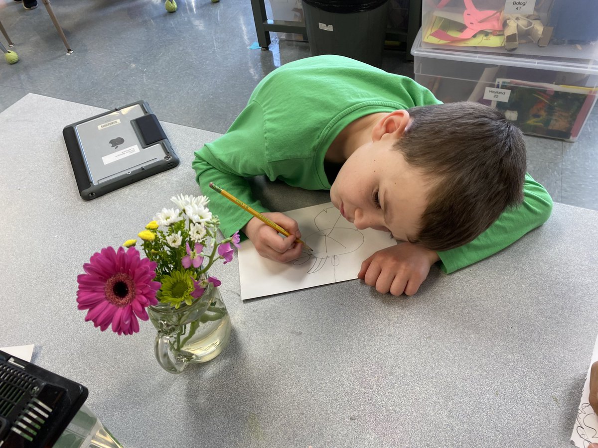 MaryKTapia's tweet photo. I can learn to look more closely and see things that may otherwise not be seen. Spring inspiration to practice our Studio Habit of Mind. What else might we #Observe ?!#LyonLearners #d34inquiry #TABchat #WeAreD34 #SHoM https://t.co/a57t4AEsLf