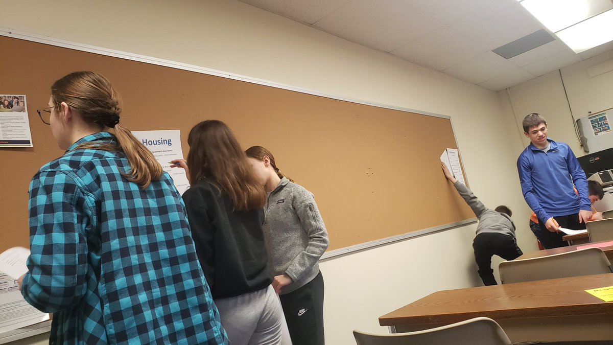 JeffSands2's tweet photo. Calculating budgets compared to different job salaries at SCC Career Day!  #mepoclassroom https://t.co/ymlEyU361v