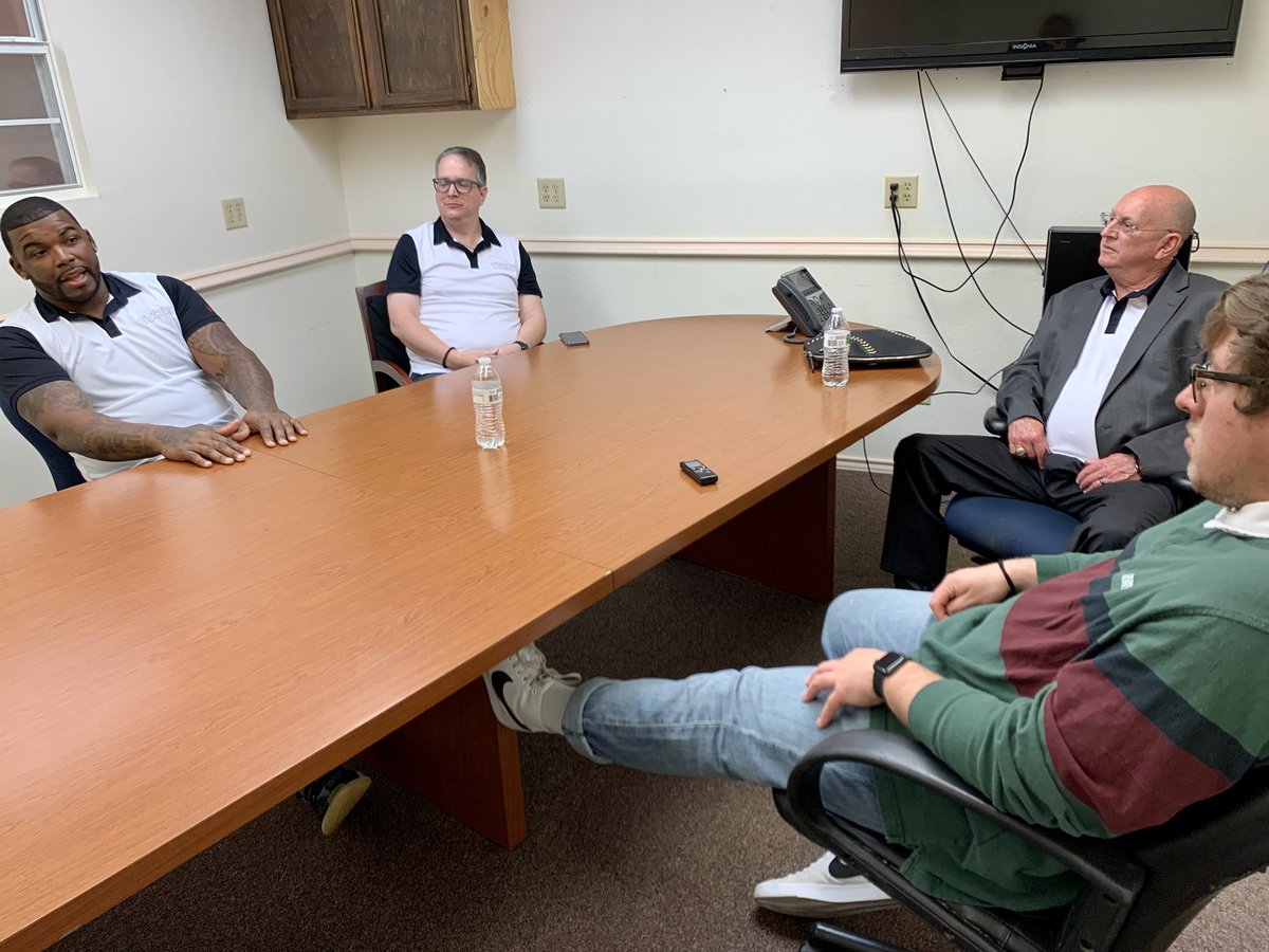 El manager Mark Weidemaier y el IF Kennys Vargas acudieron a <a href="/KGNSnews/">KGNS+ News</a> y <a href="/lmtnews/">Laredo Morning Times</a> para platicar sobre los planes de nuestros #Tecolotes para este 2022☑️

Esta tarde estarán atendiendo a la prensa en conferencia en Nuevo Laredo.

#DosNacionesUnEquipo🇲🇽🇺🇸
#TecosNation🌎🦉