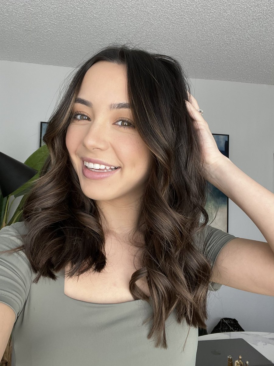 veronicamerrell's tweet photo. I love my new hair cut so much!!! https://t.co/Q8oI9ATd1a