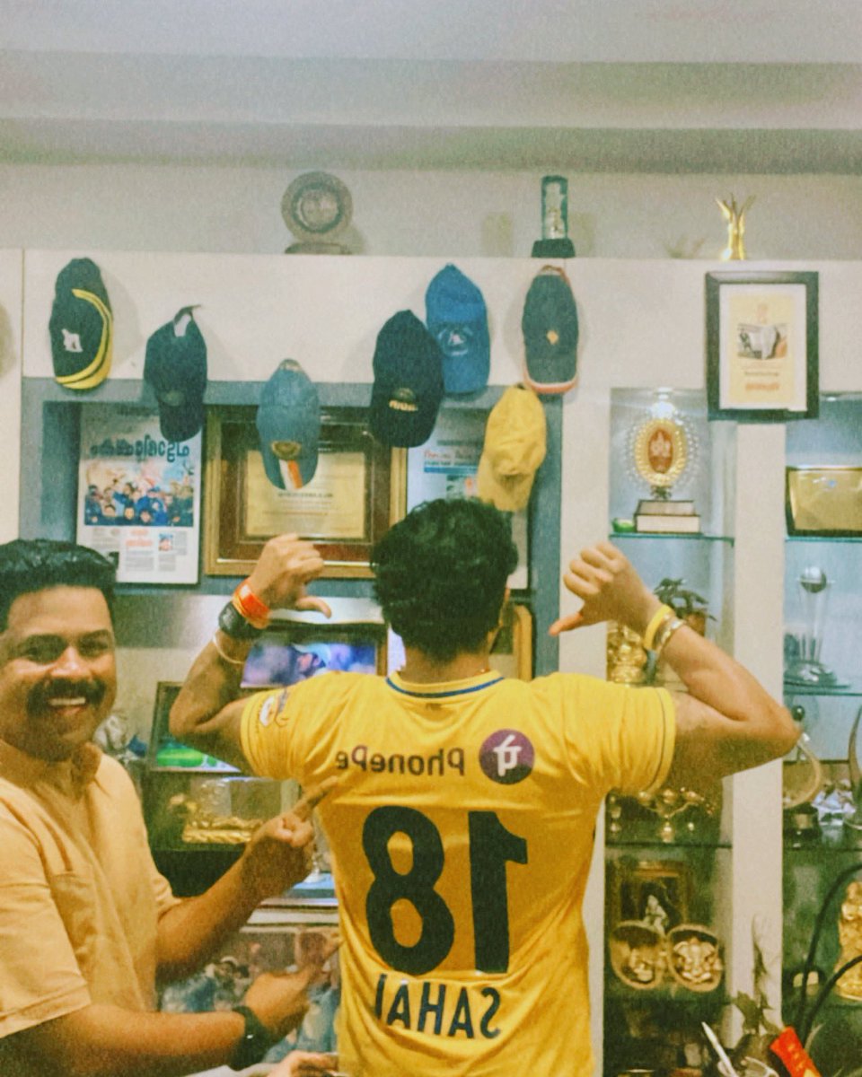 sreesanth36's tweet photo. Yellow ..yellow ..yellow,.we are winning this one..what a match..congratulations..can’t wait for the finals..@KeralaBlasters @sahal_samad keep going strong blasters…❤️❤️❤️ https://t.co/epzwLuKCLZ