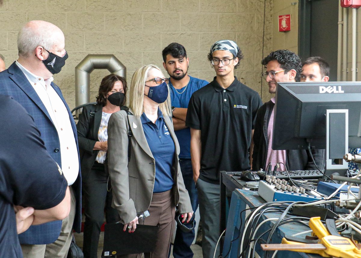 USSpaceForce's tweet photo. Chief Technology and Information Officer Dr. Lisa Costa visited staff and students at the @UCF.  UCF is one of seven winners of the University Consortium Research Opportunity, which will enable collaborative efforts between the #SpaceForce and academia. #EffectiveSpace #WHM https://t.co/cJFdtDHN3l