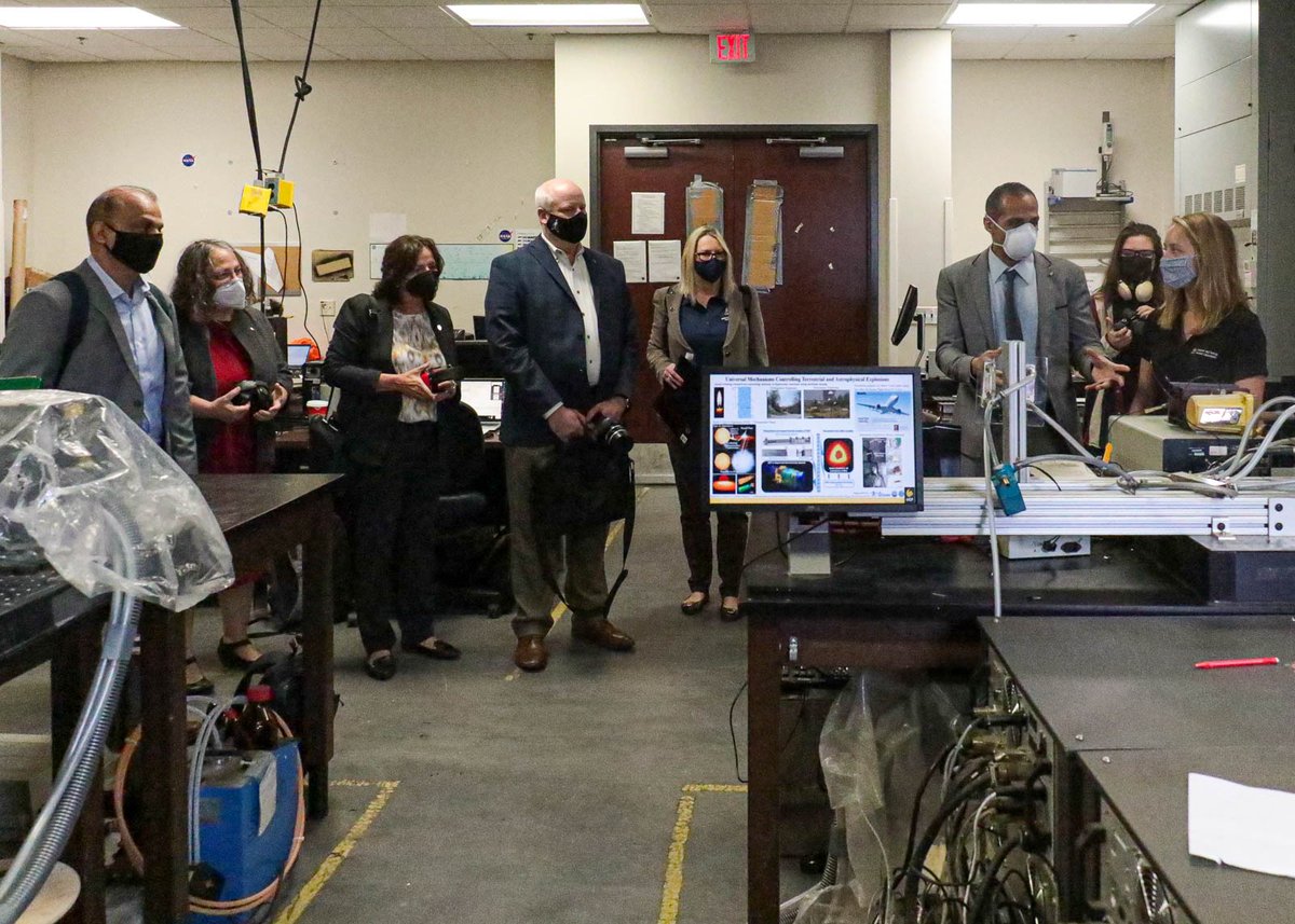 USSpaceForce's tweet photo. Chief Technology and Information Officer Dr. Lisa Costa visited staff and students at the @UCF.  UCF is one of seven winners of the University Consortium Research Opportunity, which will enable collaborative efforts between the #SpaceForce and academia. #EffectiveSpace #WHM https://t.co/cJFdtDHN3l