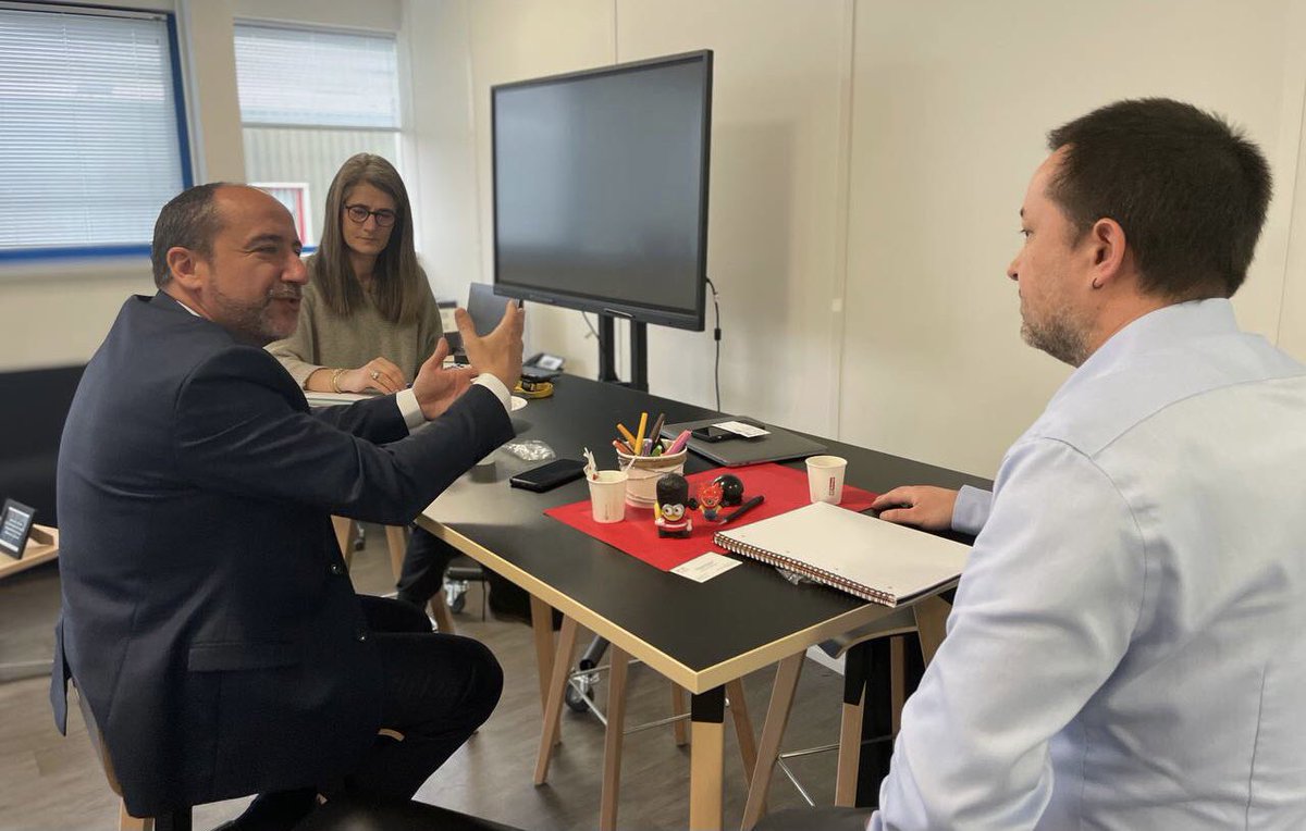 DDaSilva95's tweet photo. Merci pour nos échanges à M Deboutin, nouveau directeur de l’agence #PoleEmploi de #Domont et à Mme Rodriguez

▶️ Suivi sur le terrain des réformes engagées, point sur les freins à l’emploi qu’il nous faut lever et l’accompagnement personnalisé mis en place par les équipes https://t.co/zsSARh86wn