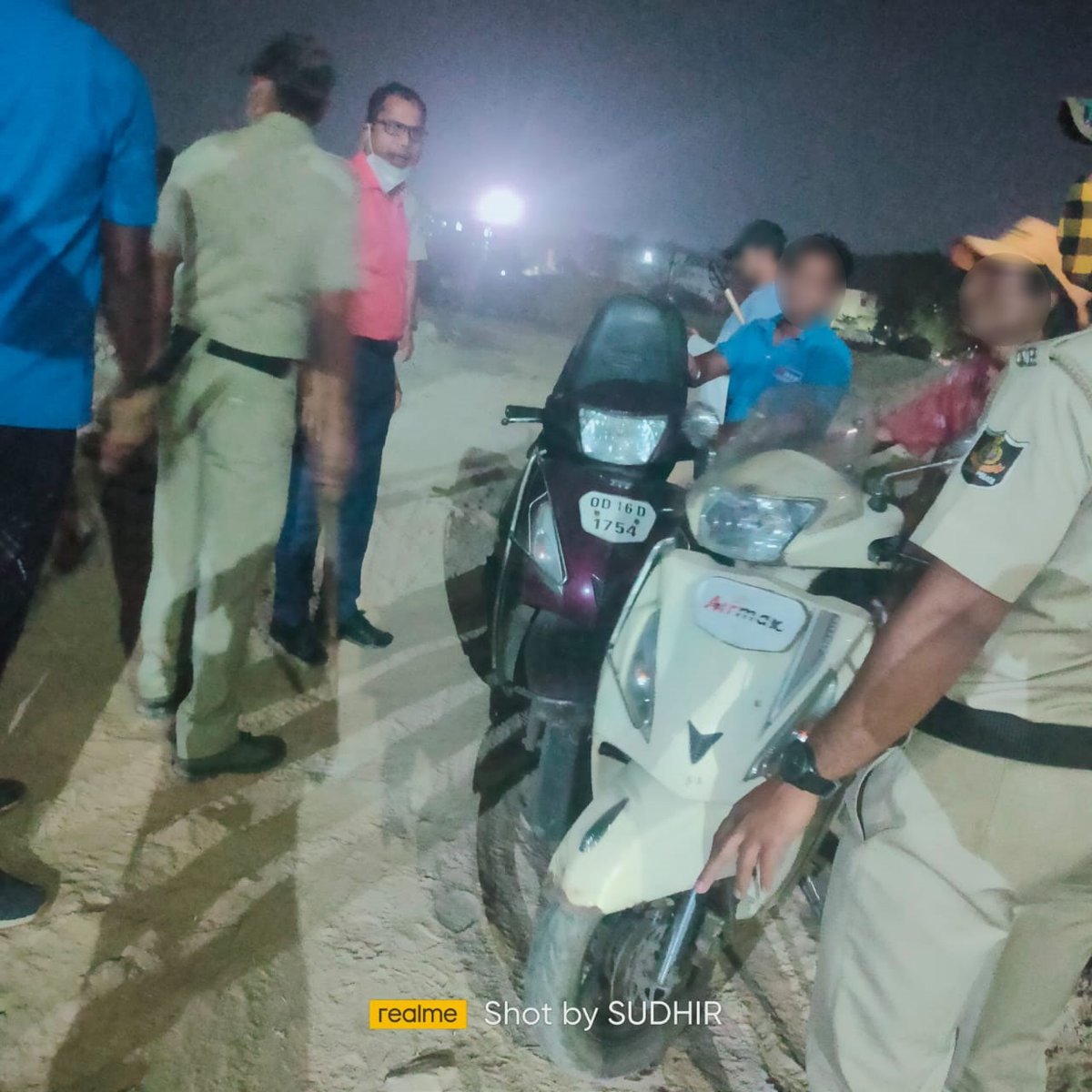 sprourkela's tweet photo. Rourkela Police conducted multiple #Raids and intensive #Patrolling in dark &amp; suspicious places under Uditnagar PS &amp; Sector-15 PS areas against anti-social activities like public drinking, smoking etc to prevent the criminal activities in the city. https://t.co/sx71kl3jtI