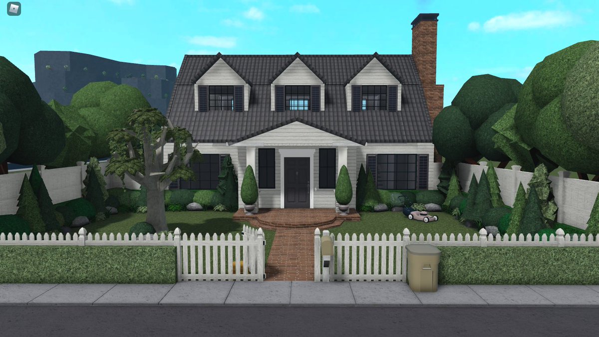 RobinBuildss's tweet photo. American Family House 🇺🇸

#bloxburg #bloxburgbuilds #roblox #robloxbloxburg
@RBX_Coeptus
 @FroggyHopz_RBLX https://t.co/IdNjt8UlaX