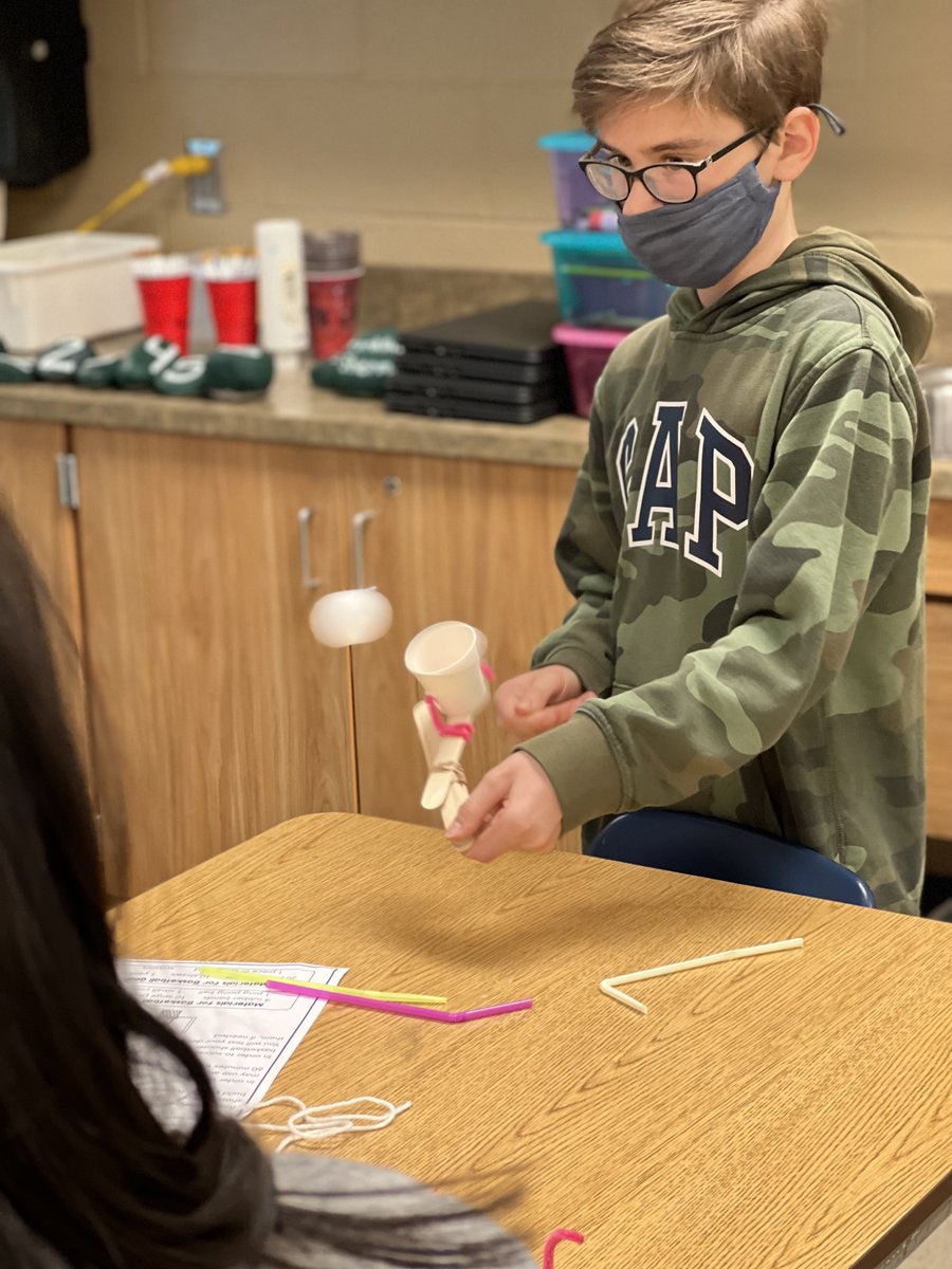 FSES_Pandas's tweet image. Grades 3-6 Pandas are taking part in a little STEAM March Madness challenge! #FCPSSTEAM