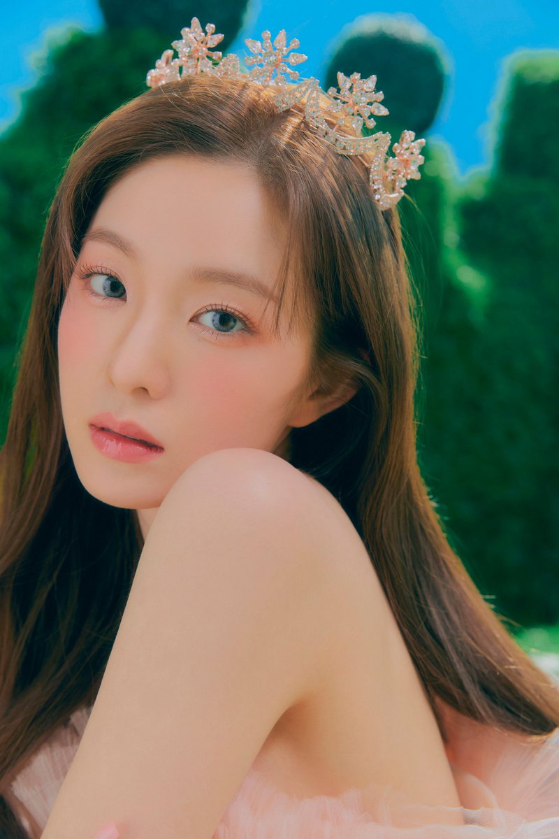 bjhirene's tweet photo. And she is the lively soul of herself. Living at last and giving forth to the night. All its desire and all the joy of living, in that blithe madness of the soul of Irene. https://t.co/lajhA3eNB7