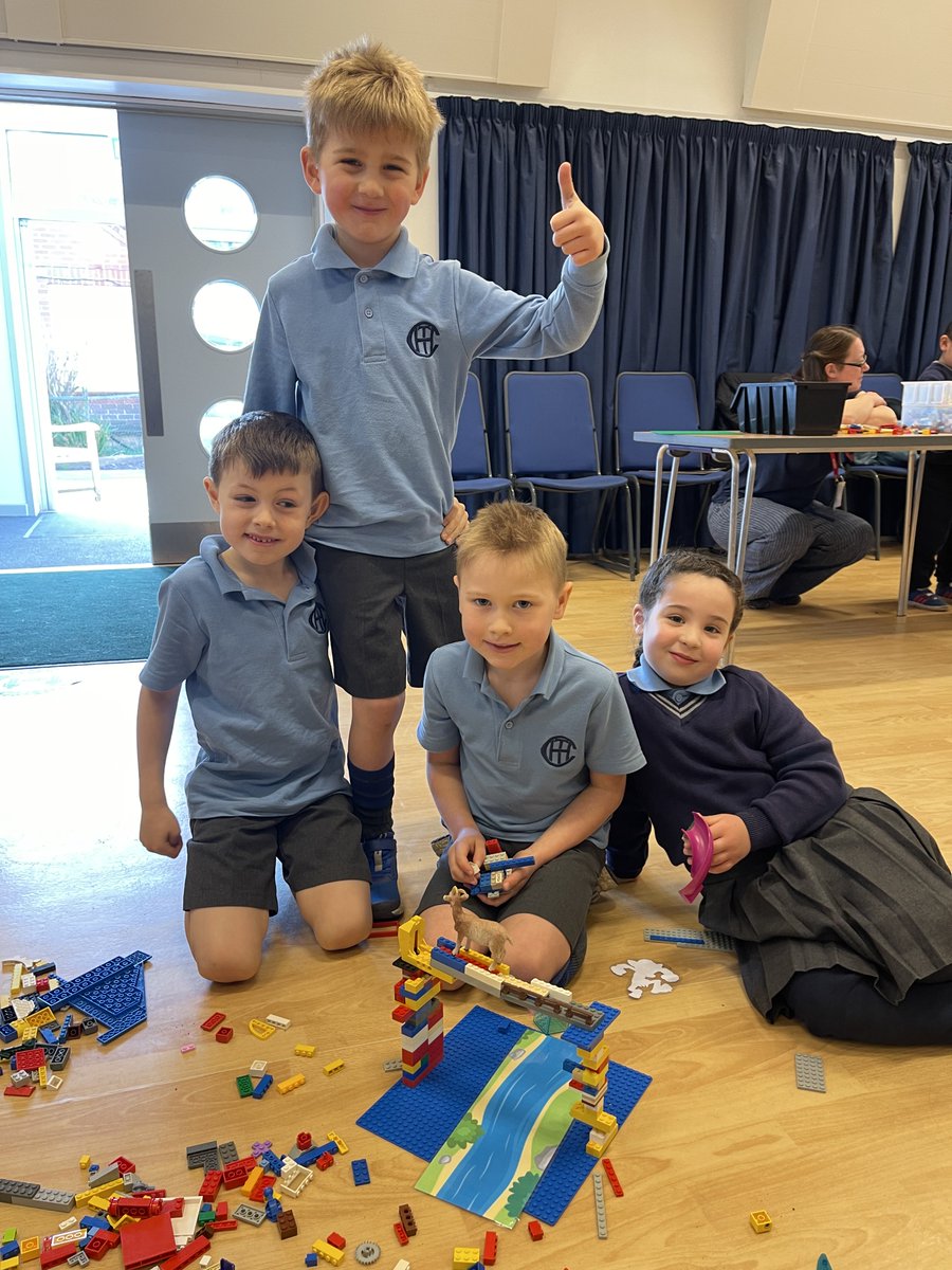 TownCloseSchool's tweet photo. #STEMWeek #BlockBus #Engineering #Teamwork https://t.co/aYuA1yilqS