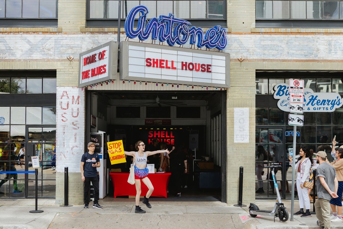 xraustin's tweet photo. Protesting (S)Hell 📢 at a SXSW event where the president of @Shell  Gretchen Watkins was talking about “How Shell is building a net zero future” 🤢 go to https://t.co/jLo0jKRYH9 to support! #ClimateCrisis #ClimateAction https://t.co/crnXFEmlFR