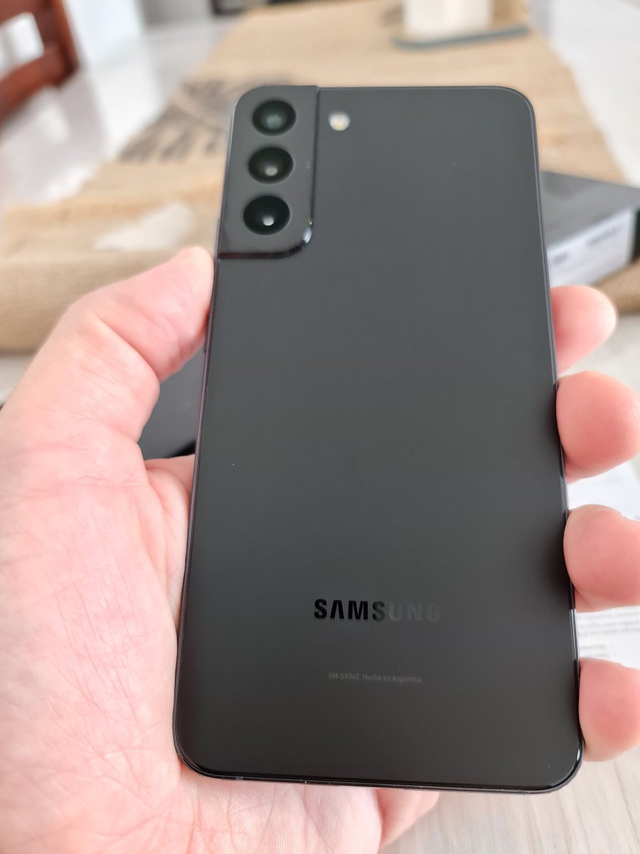 blacklantern82's tweet photo. La verdad me sacó el sombrero con Samsung!!! Un des-pe-lo-te el s22 plus, fiel a la marca desde hace 10 años ja: S3, Note 3, S6 edge plus, S8 plus, S10 plus, Note 20 ultra y ahora el 22 plus 📲. #LanzamientoGalaxyS22 #GalaxyS22 #GalaxyS22Plus #S22キル集 #SamsungUnpacked https://t.co/02wI13XIv5
