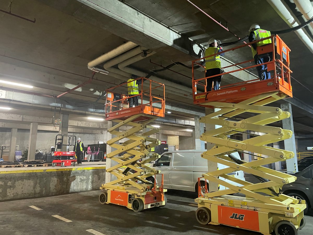 ProjectsEMC's tweet image. A big weekend through on the east coast at one of our significant projects. Fourteen electricians working through the weekend to achieve new generator power, final power as well as some work on the fit out project. 
Excellent commitment from the team!
#emcprojects #teamwork