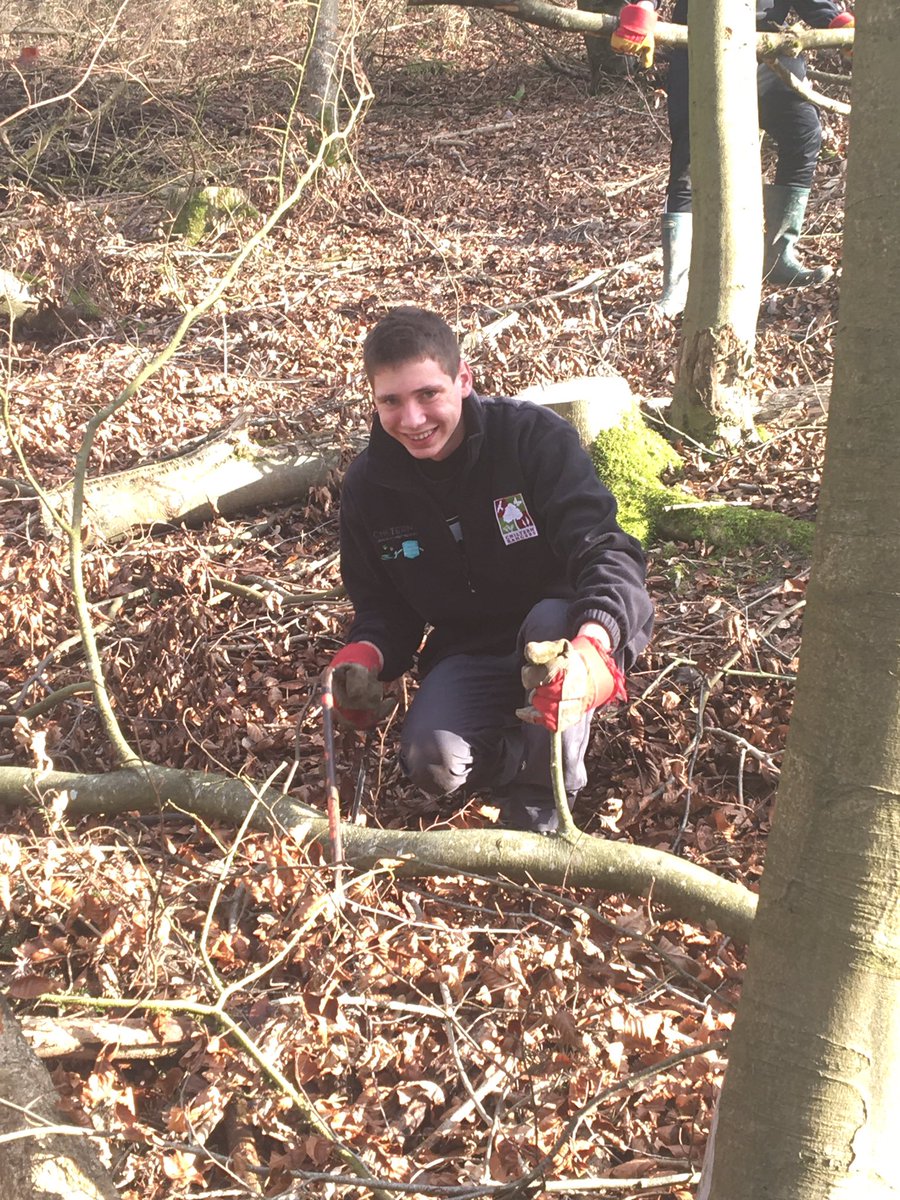 NickMarriner1's tweet photo. Wonder where next generation of conservationists coming from?  Have look at what @chilternrangers @ChilternsCCC #ChilternsNewShoots have been upto. Led by young people for young people &amp; supported by local experts. Getting stuck in &amp; #makingadifference https://t.co/62AMa74IXY https://t.co/rLsUskRakd