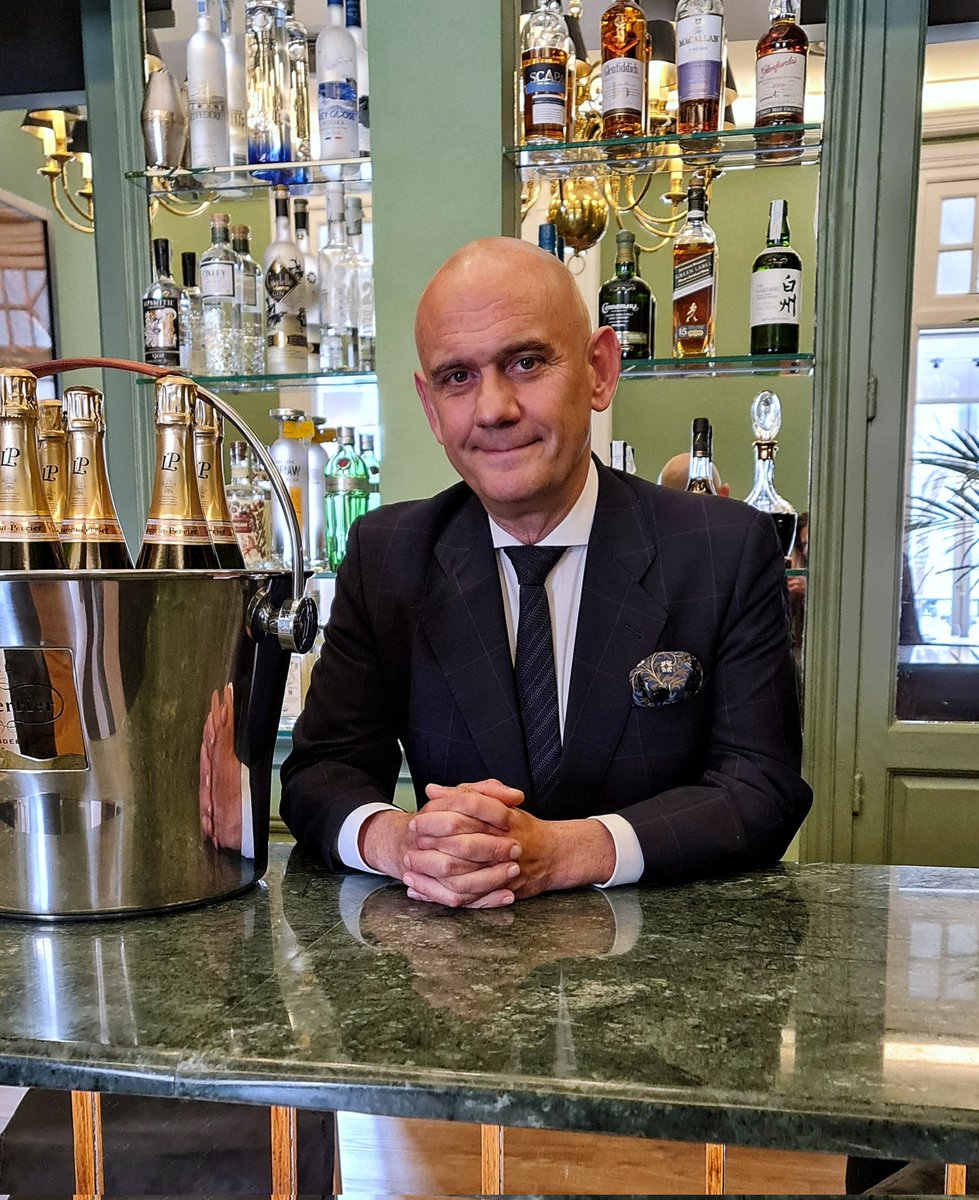 David Robledo,  <a href="/robledosumiller/">David Robledo</a> ,director del Grupo Allard, nominado por <a href="/Verema/">Verema</a> como"Mejor Sumiller del 2021".
Nominados y votación:
verema.com/blog/verema/15…