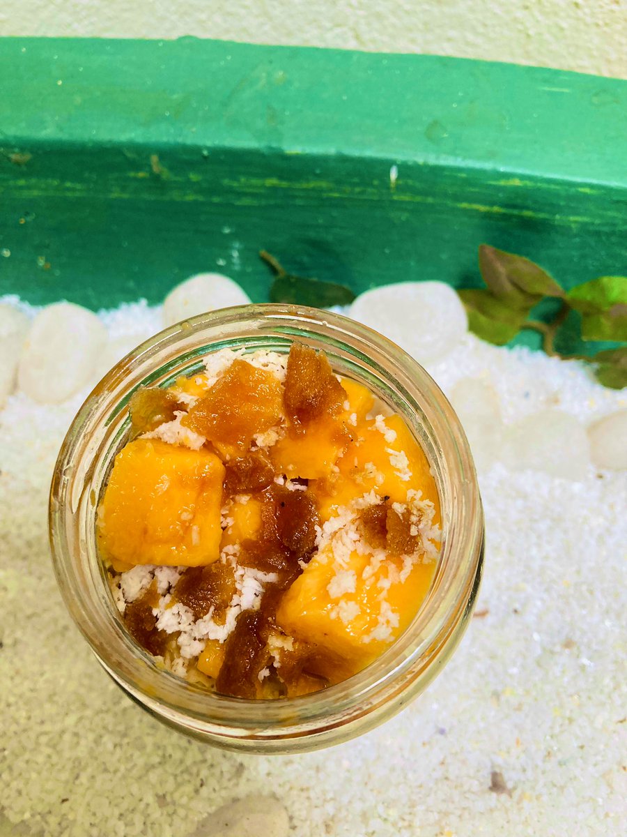 TomesReader's tweet image. First time tried a Mango and Jaggery combination with shavings of a Coconut. 
Was afraid of how the flavors  would come out but the sweetness was divine #Oatnotes #Oatgloats