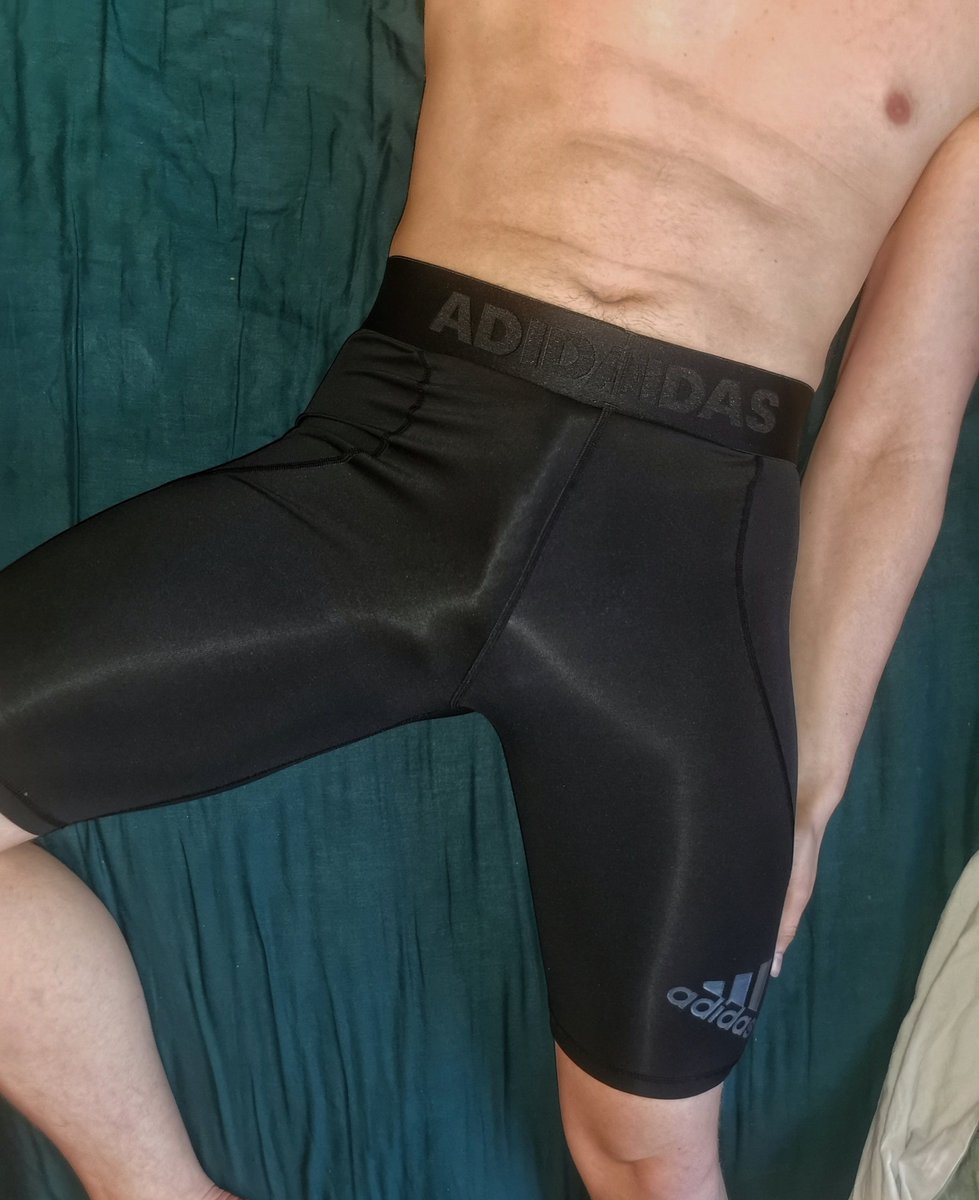 FitLad13's tweet photo. I love that tight feel 💦#spandex #compression #lycra #gay #twink https://t.co/qaqOltniKx