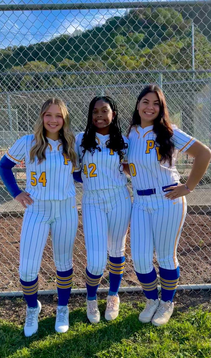 KailaniTatro's tweet photo. We took team photos yesterday..the three of us came in together as freshman and made varsity right away …this is junior year  #ladyspartans #pinolevalley https://t.co/6zZYke9pc8