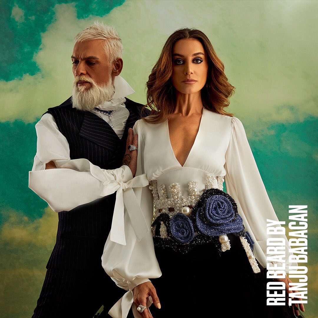 norajanss's tweet photo. Fashion Week Istanbul proudly presents: Red Beard By Tanju Babacan✨
2022 FALL – RED BEARD by Tanju Babacan - Redbeard is a fast Couture brand that carries lines from his Haute Couture background and is available to everyone. https://t.co/nFDxpCk7ya