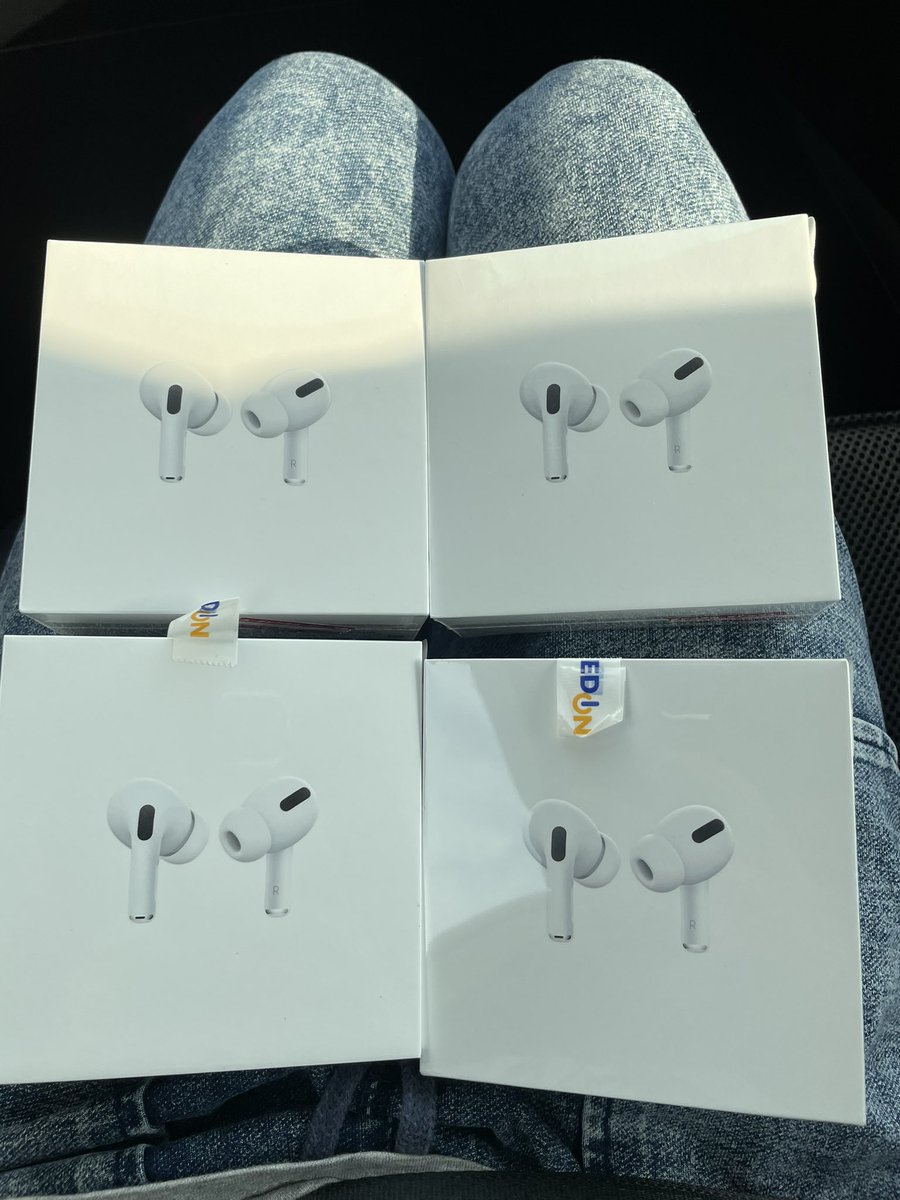shinya10073155's tweet photo. ノリと���いでAirPodsPro4つ買った😂
自分でも頭悪いと思った🤨

誰か欲しい人いませんか❔❔
#AirPodsPro #4つもいらない
#明日からの生活どしよ笑 https://t.co/DzAvFNcPmq
