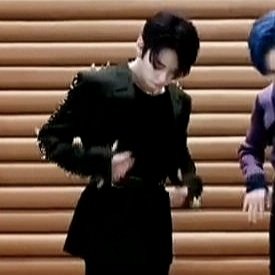 EBOYMINHO's tweet photo. lq makes lee know even hotter https://t.co/7OooTEfFp9