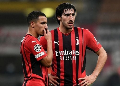 saturnion13's tweet photo. 2-3 years since Maldini became Milans technical director and he's turned a midtable team to title contenders.
My goodness, what kinda team is he's creating with his signings 😍 https://t.co/pE70qb0MiP