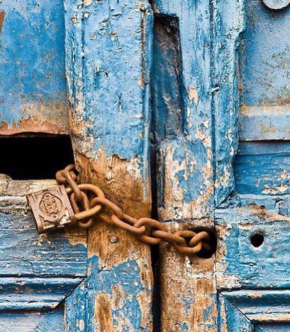 hidden5555's tweet photo. أثر الزمن دوّار  وأيامنا طيش
ومصادم الأيام يحتاج صملة
الطير ياكل نملة الأرض ويعيش
وان مات ترجع تاكل الطير نملة.. https://t.co/6FYDD3RHGk