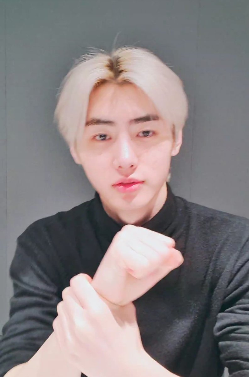 jwoonie_'s tweet photo. 🐧l Sunghoon dijo que le gusta Solon porque él (Sunghoon) es muy indeciso y Solon tiene dos poderes (ya que es híbrido) así que es genial que tenga ambos (porque no tiene qué elegir).
@ENHYPEN_members @ENHYPEN
#ENHYPEN #성훈 #SUNGHOON https://t.co/VwmG3tpuP6