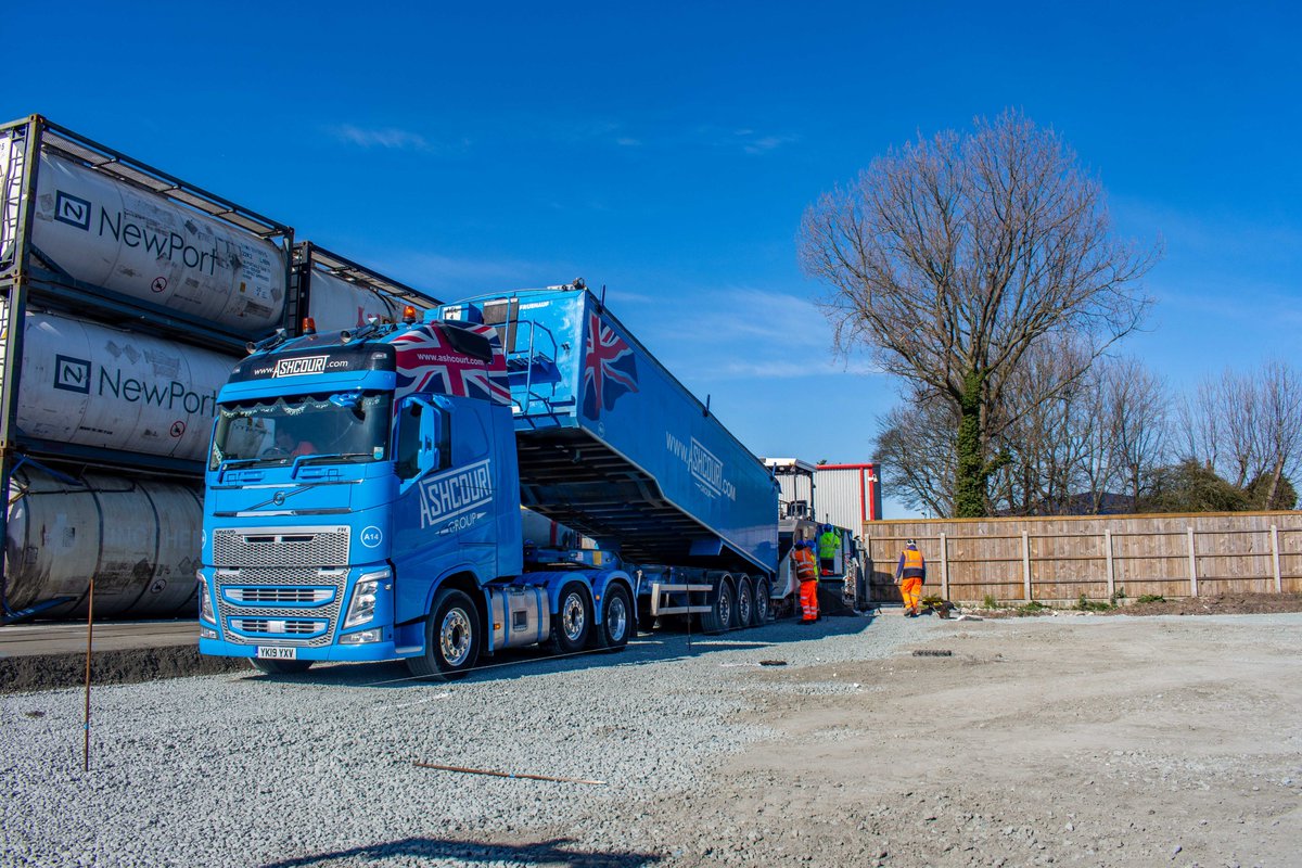 AshcourtGroup's tweet photo. Our Volvo Artic Tipper out delivering our RCC mix for a new yard for a customer in Hull.
@VolvoTrucksUK
#tipperwagon #tipperwagonsuk #rollercompactedconcrete #rcc #heavyequipment #heavyequipmentlife #Volvo #volvotippers #specialtransport #heavyhaulage https://t.co/0qzOKLmE99