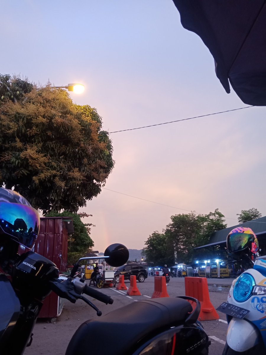BebykeyA's tweet photo. Pelangi sore ini🌈 https://t.co/rt0iylVh49