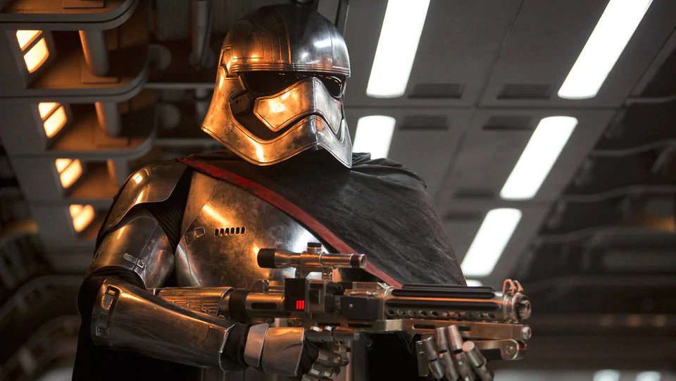 MoistureFarmRep's tweet photo. Favourite Star Wars villain? https://t.co/sb3220OX3o