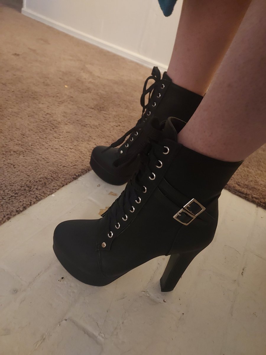 LafaeC's tweet photo. Work has been all- consuming lately.  
So I really appreciate my boys that take the time to send something off my wishlist to show their appreciation! https://t.co/lWysbqqXvw