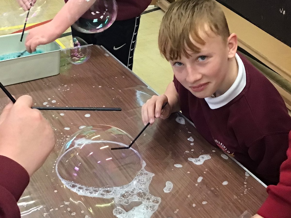 WellfieldMiddle's tweet photo. Y8 have developed their knowledge of bubbleology during their fabulous workshop delivered by a bubbleologist!
#BSW2022 #howdoyoucreatethebiggestbubble #scienceofbubbles https://t.co/qsNzEGnVKC