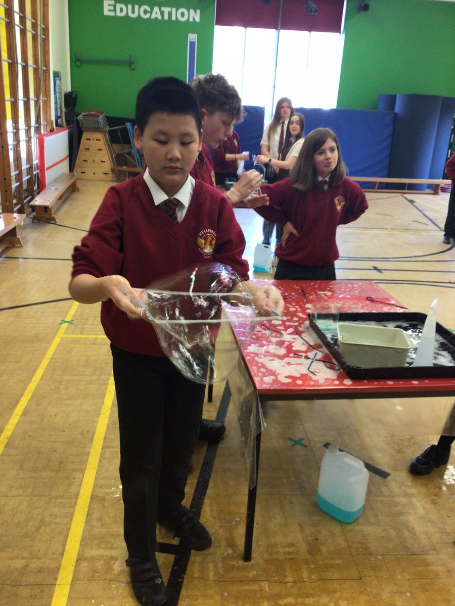 WellfieldMiddle's tweet photo. Y8 have developed their knowledge of bubbleology during their fabulous workshop delivered by a bubbleologist!
#BSW2022 #howdoyoucreatethebiggestbubble #scienceofbubbles https://t.co/qsNzEGnVKC