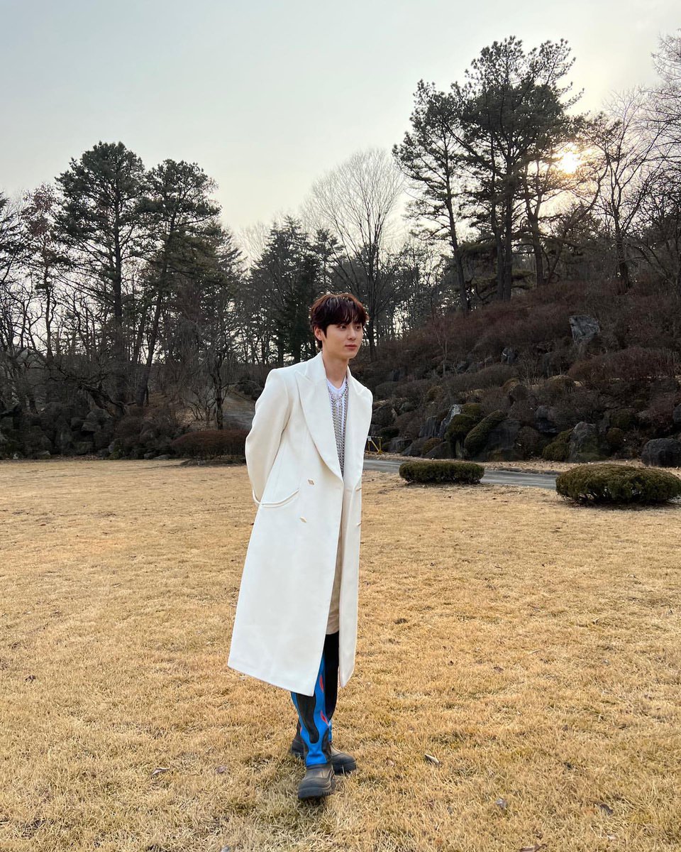 hwang_stagram's tweet photo. 20220315 [optimushwang] 10주년입니다.
행복합니다.
그리고 저는 건강합니다.
고맙습니다. ☺️ 
https://t.co/Upm1SJfigT
#황민현 #Hwangminhyun https://t.co/P0rqaOBc7c