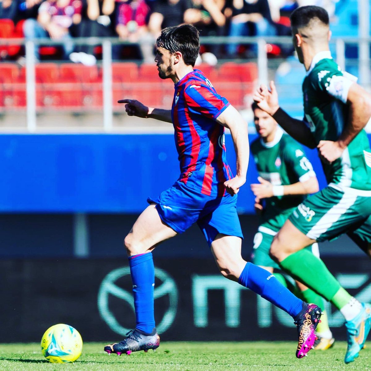 RMD_Robert's tweet photo. Vimos un derby RMD en la liga Smartbank. Diferentes objetivos y un mismo cometido, no escatimar una gota de esfuerzo en favor de sus clubs. Ambos completaron una actuación más que solvente. Good job boys!!👏🏻👏🏻😉✨🍀🎩
#LaFamiliaRMD⚽️ #MSJ19 #MA33 #Eibar #Amorebieta #Ligasmartbank https://t.co/0CDF7GEMQ6