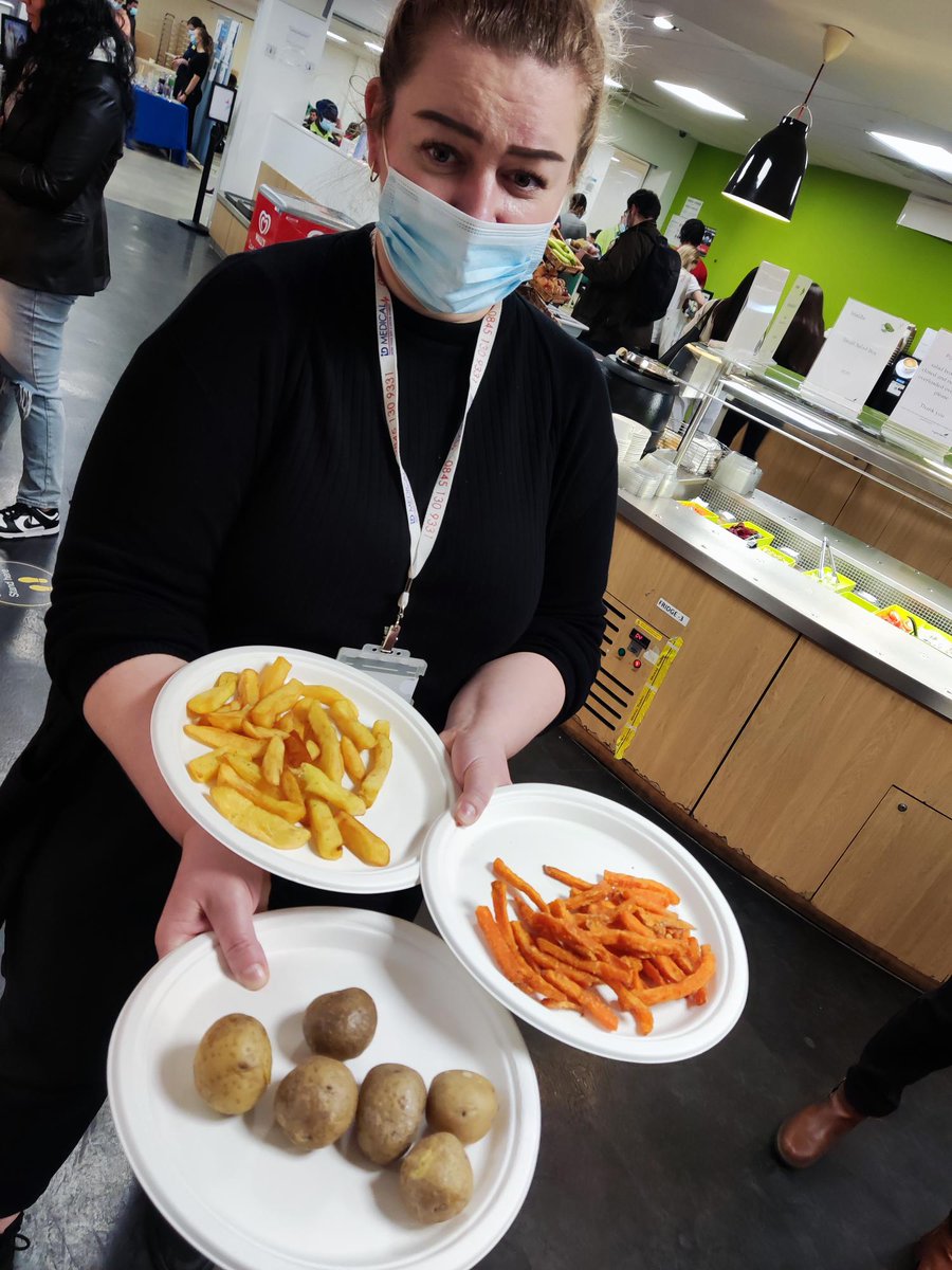 Ingredi12125294's tweet photo. Make the right choice - Chips, Baked sweet potato fries or boiled potatoes @Swap @StGeorgesTrust @NHWeek https://t.co/KQWuUAyNjE