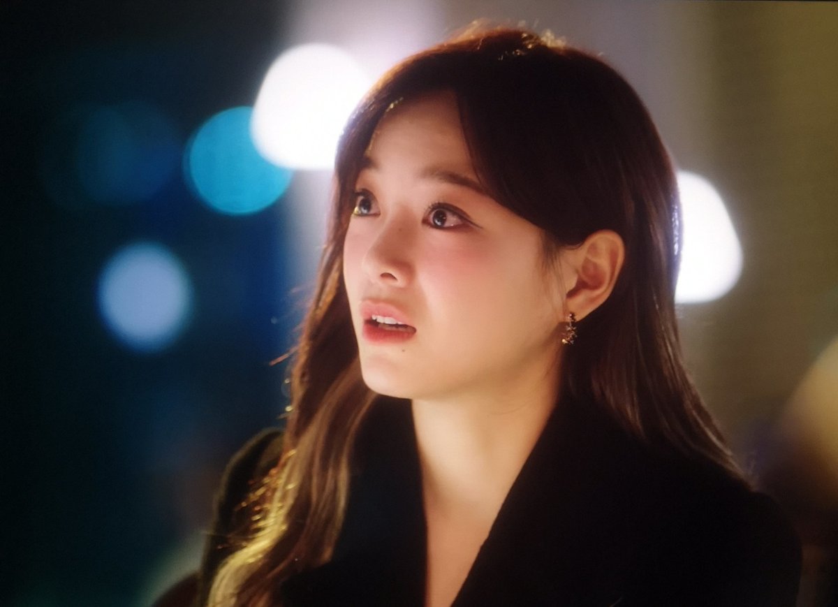 sejeongOppa's tweet photo. This is probably Shin Geumhee's last episode 😭.
Save this look y'all 🖤✨

#BusinessProposalEp6
#KimSejeong
#김세정
@0828_kimsejeong https://t.co/LTM0krA8xw